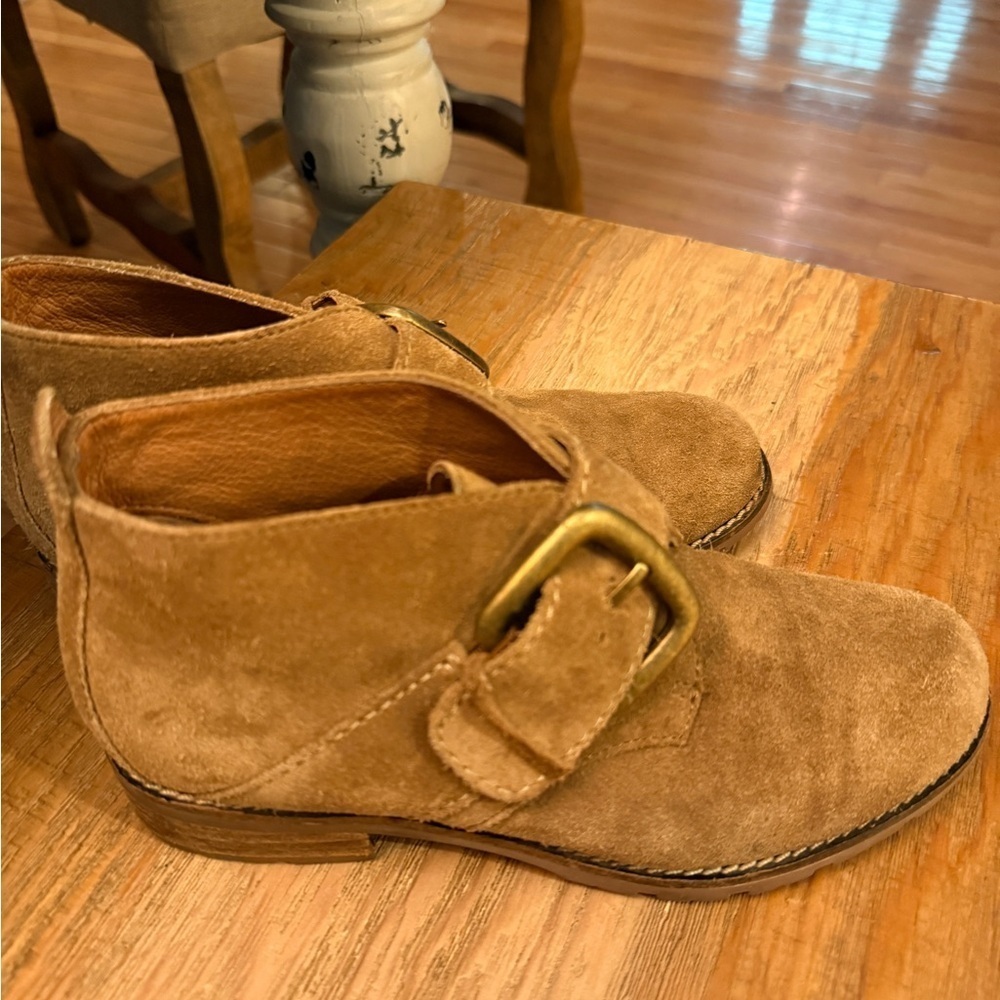 Sofft Tan Suede Ankle Boots so cute for that well worn look